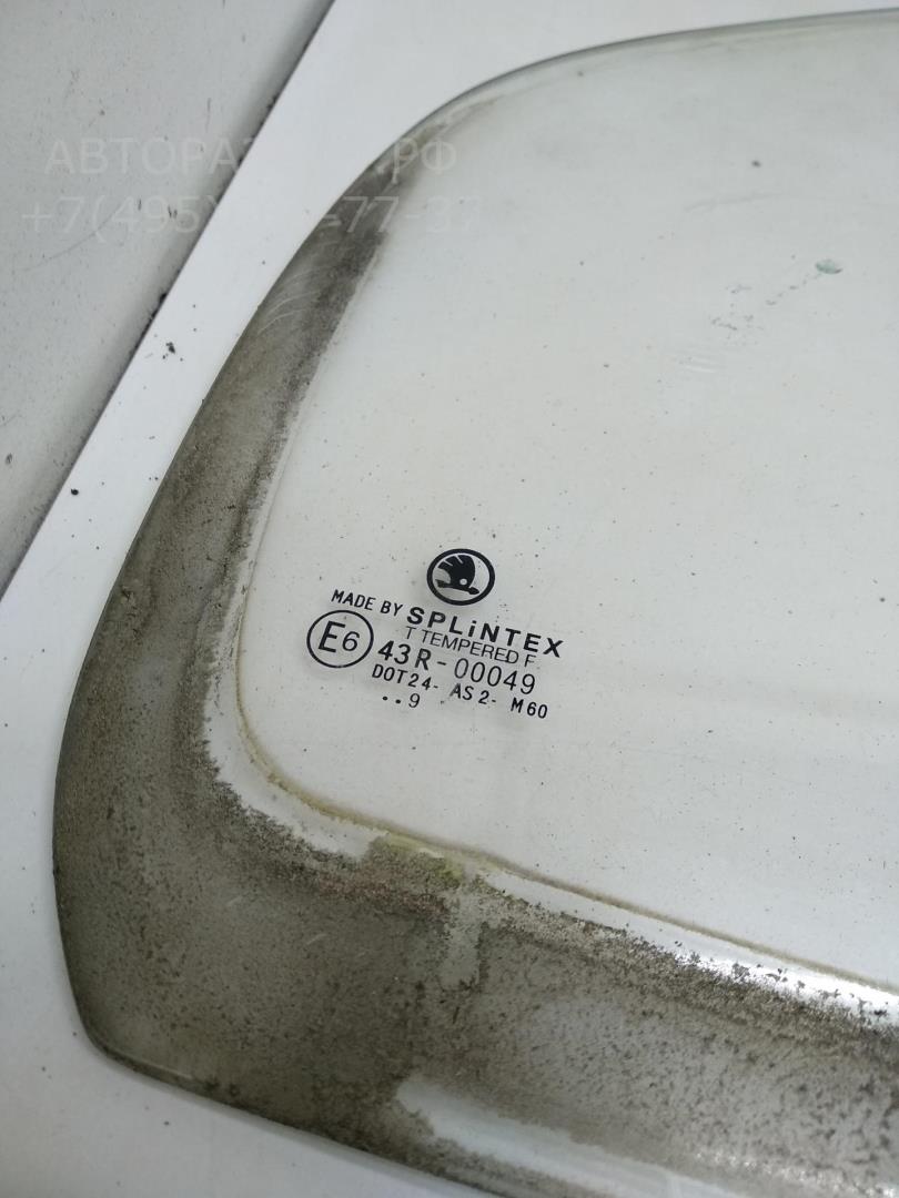 Стекло двери задней правой (форточка)