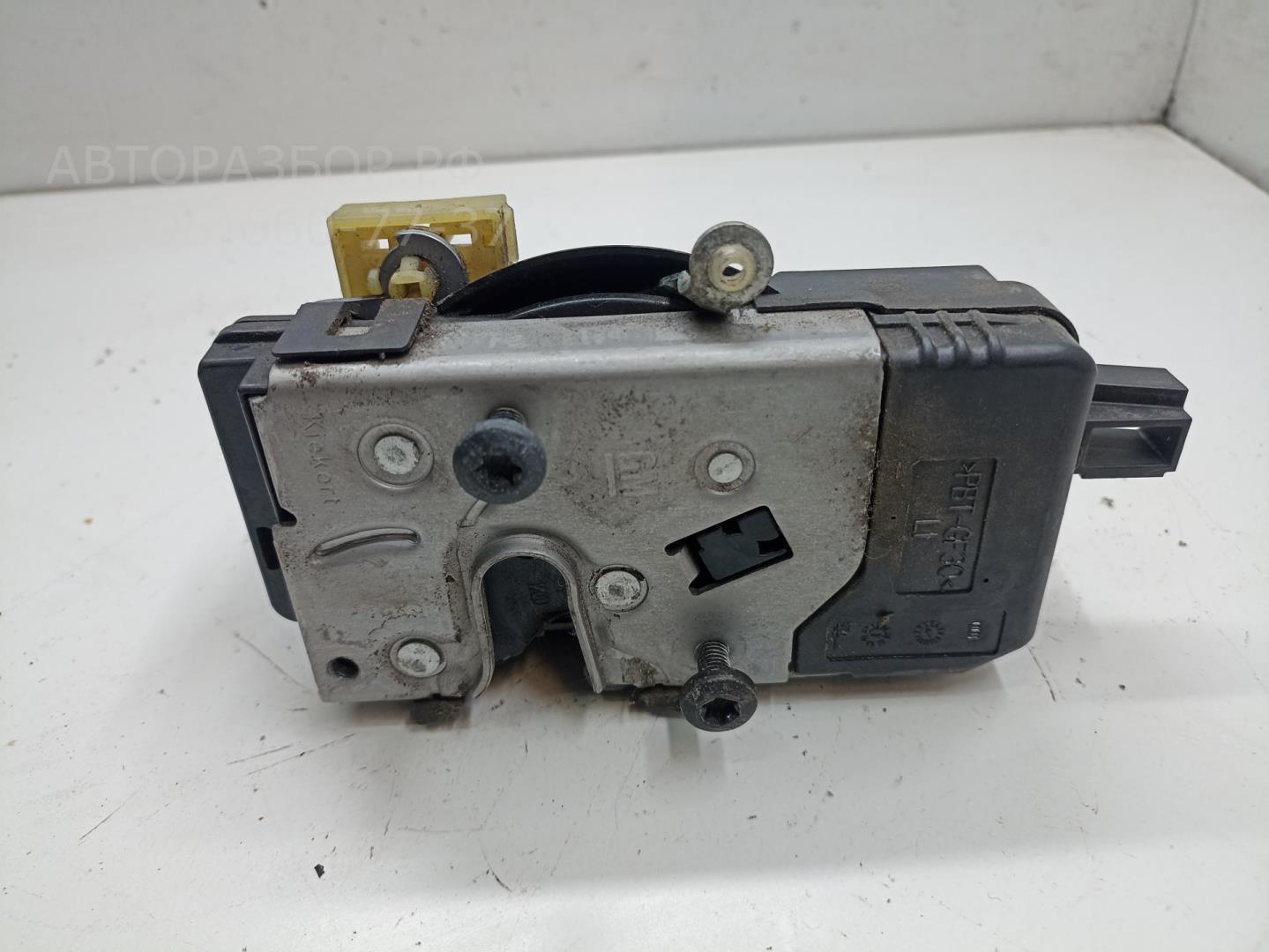 Замок двери передней левой