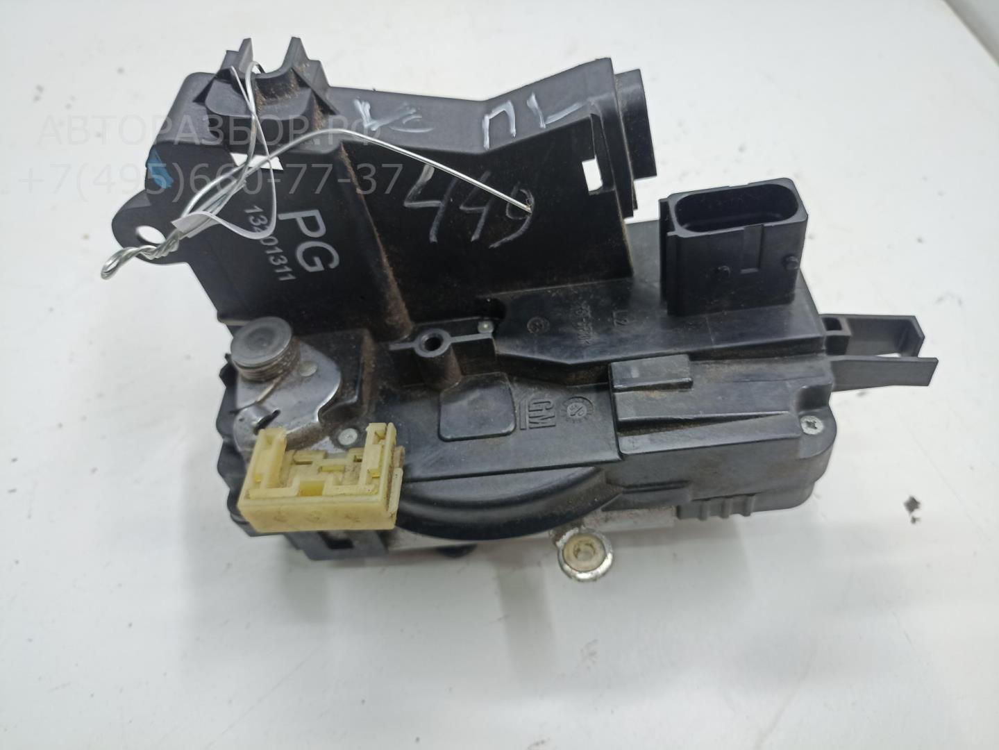 Замок двери передней левой