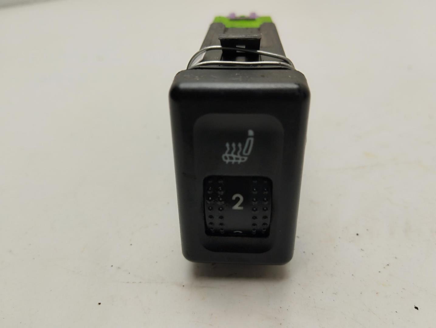 Кнопка обогрева сидений