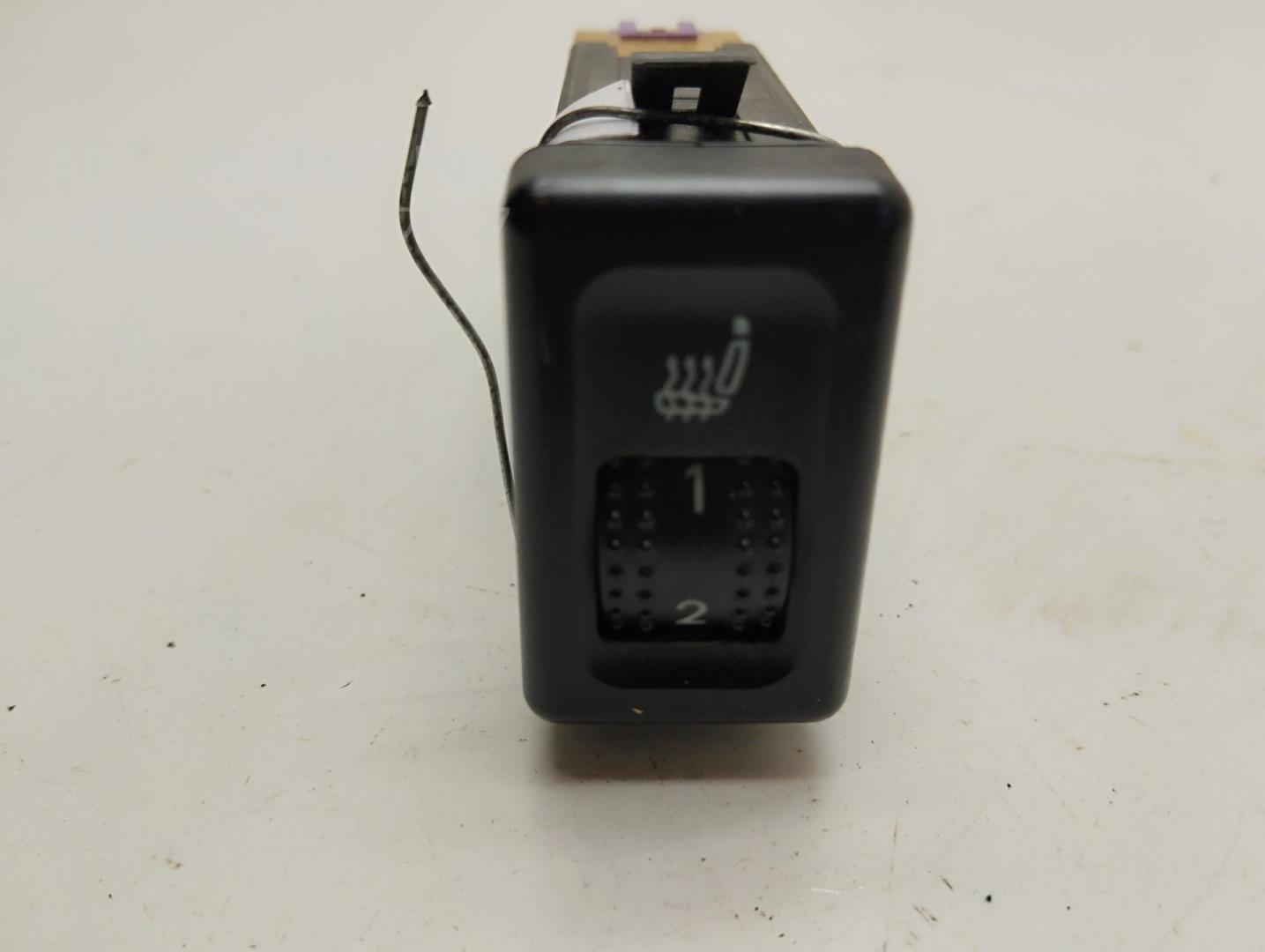 Кнопка обогрева сидений