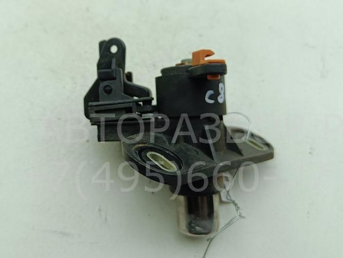 Кнопка открывания багажника