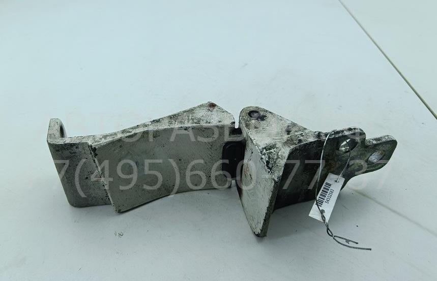 Петля двери