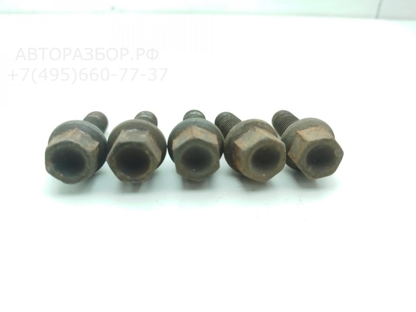 Болт колесный