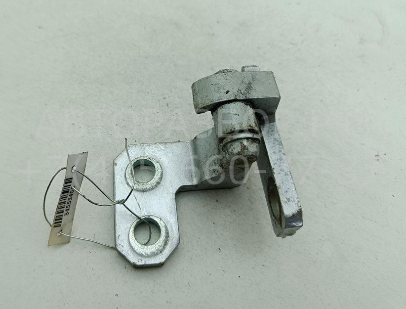 Петля двери