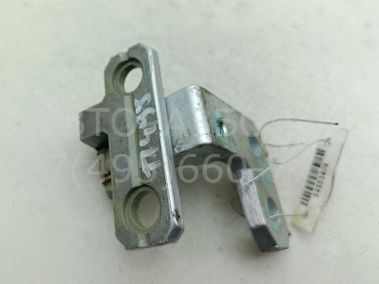 Петля двери