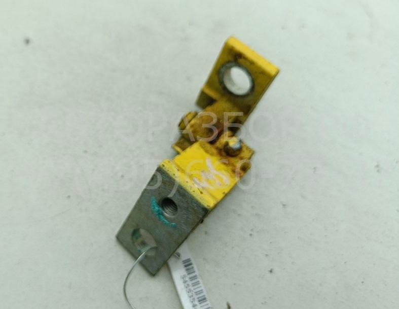 Петля двери