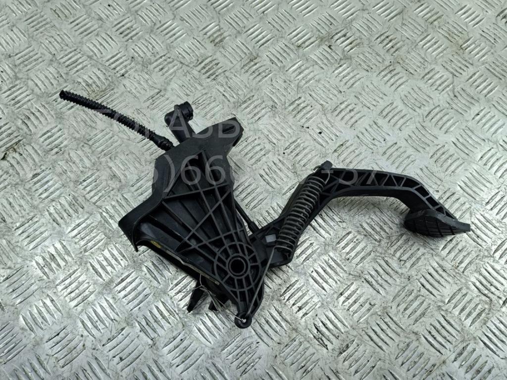 Педаль сцепления