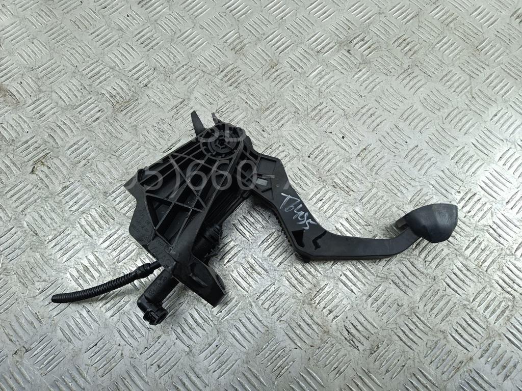 Педаль сцепления