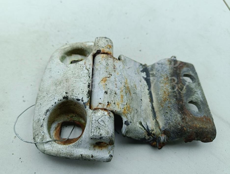 Петля двери