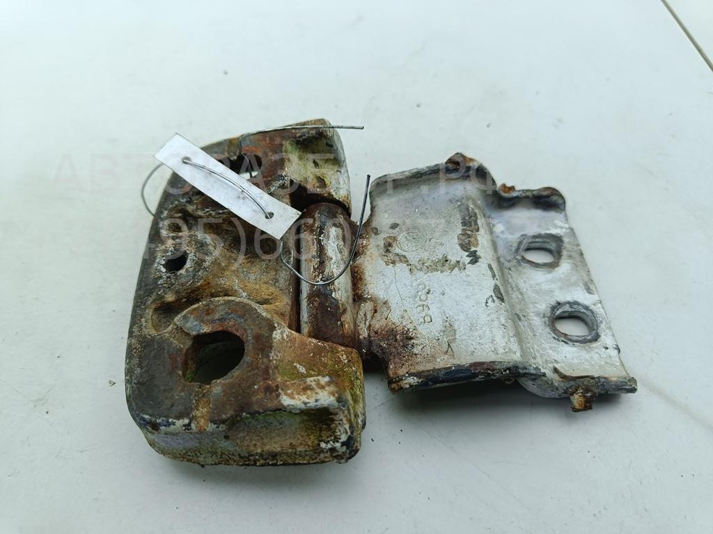 Петля двери