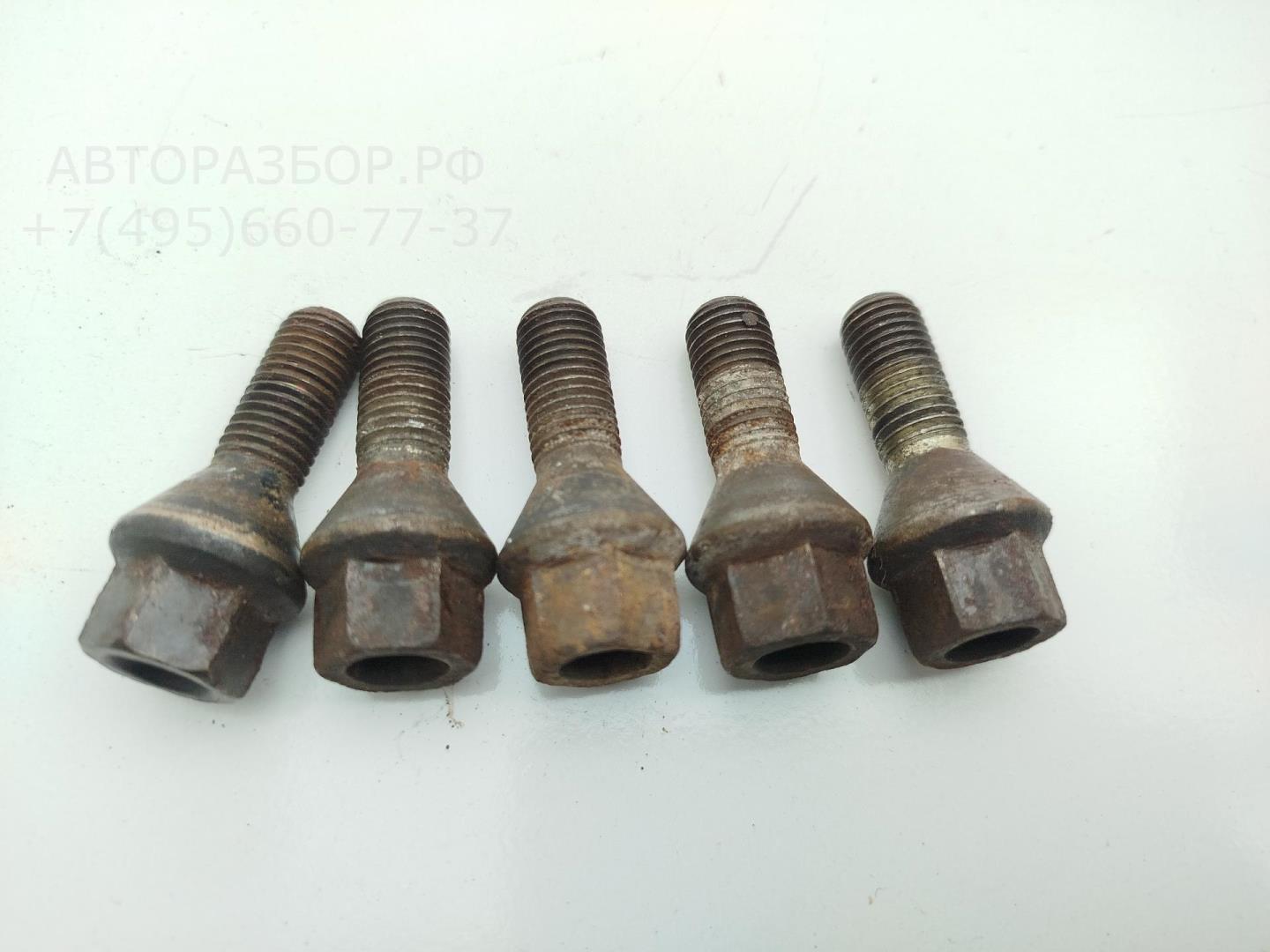 Болт колесный