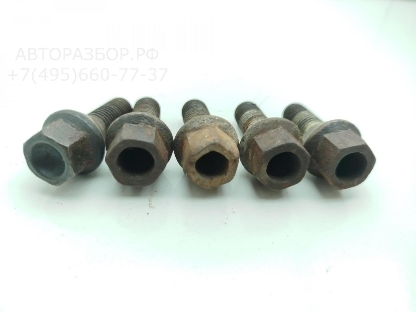 Болт колесный