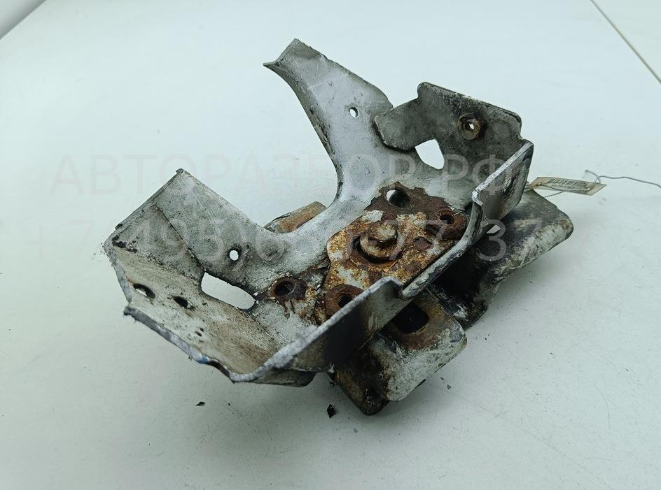 Петля двери