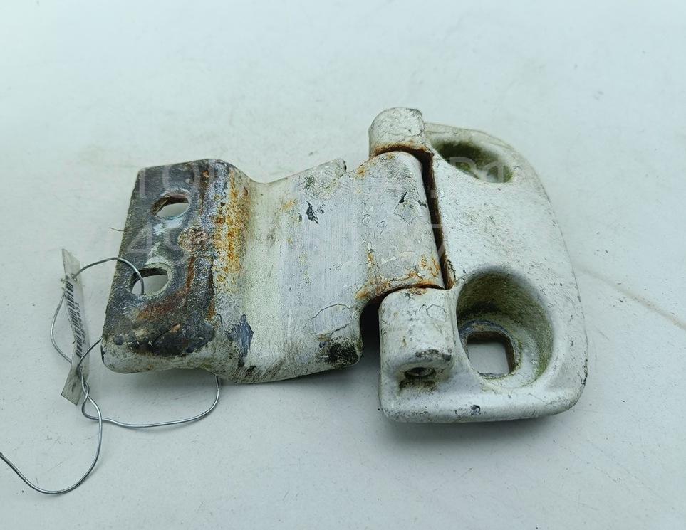 Петля двери