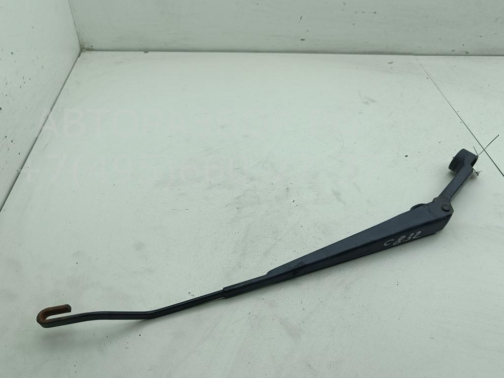 Поводок стеклоочистителя передний левый