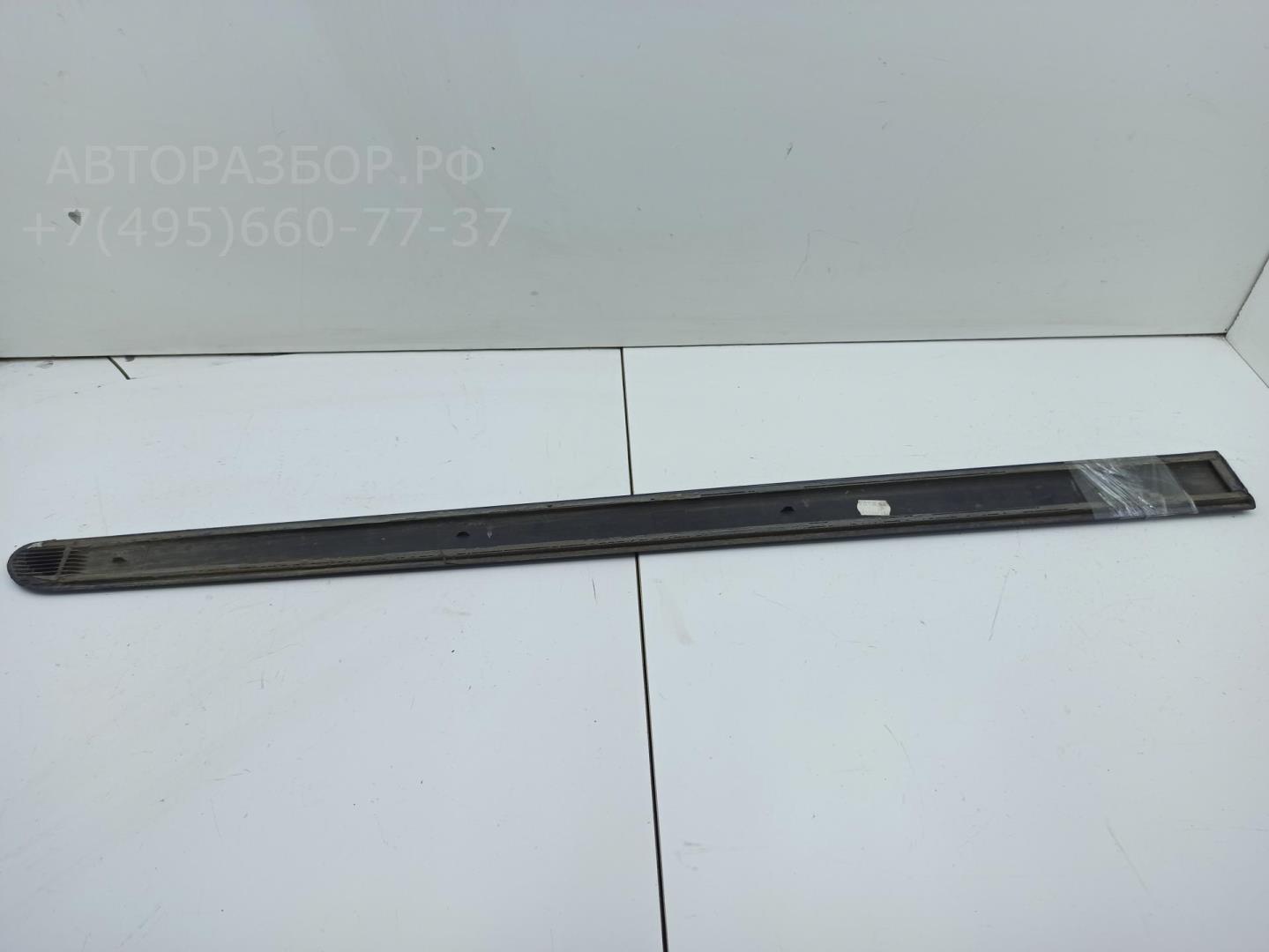 Молдинг двери передней левой