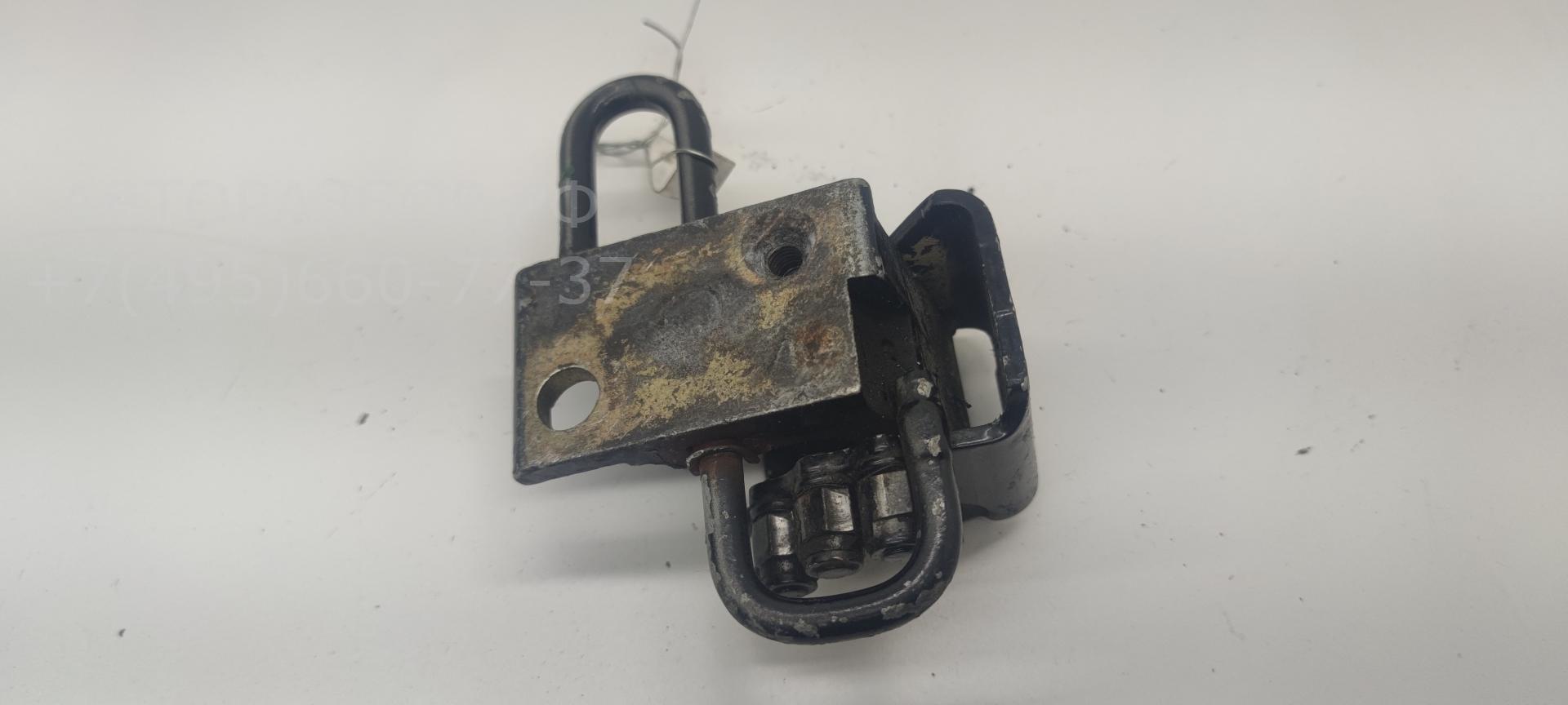 Петля двери