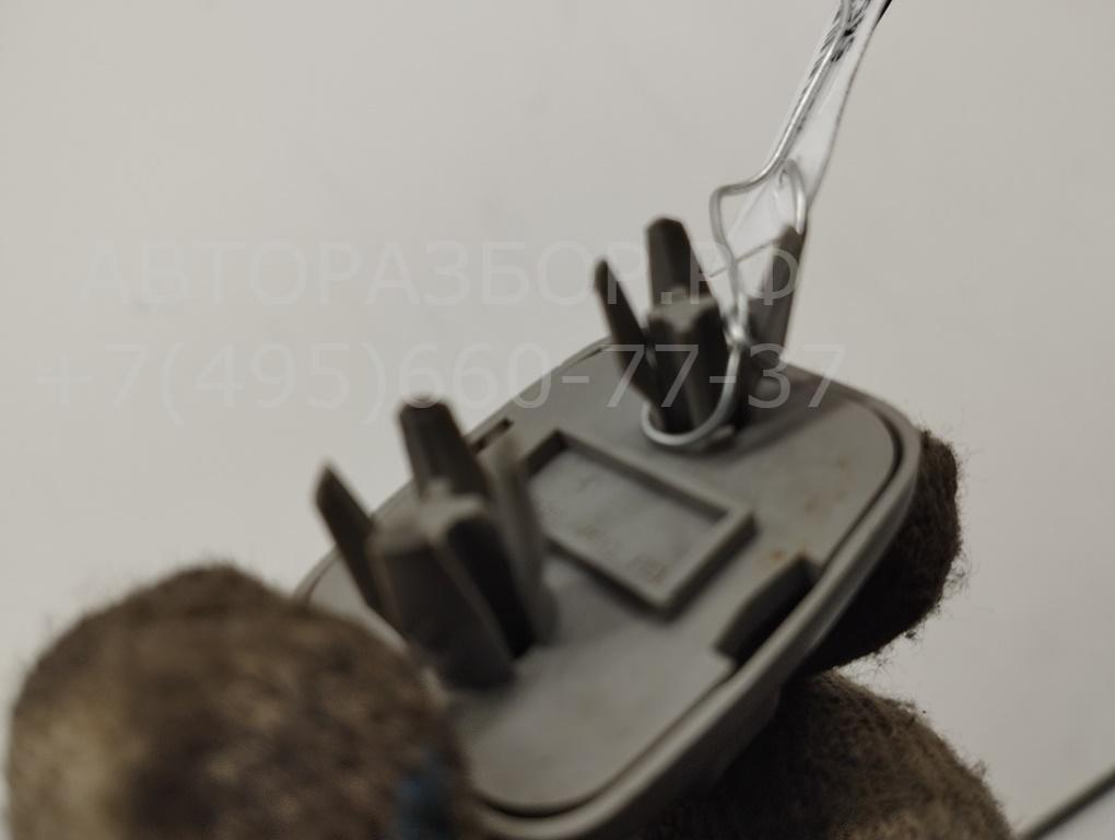 Кронштейн солнцезащитного козырька