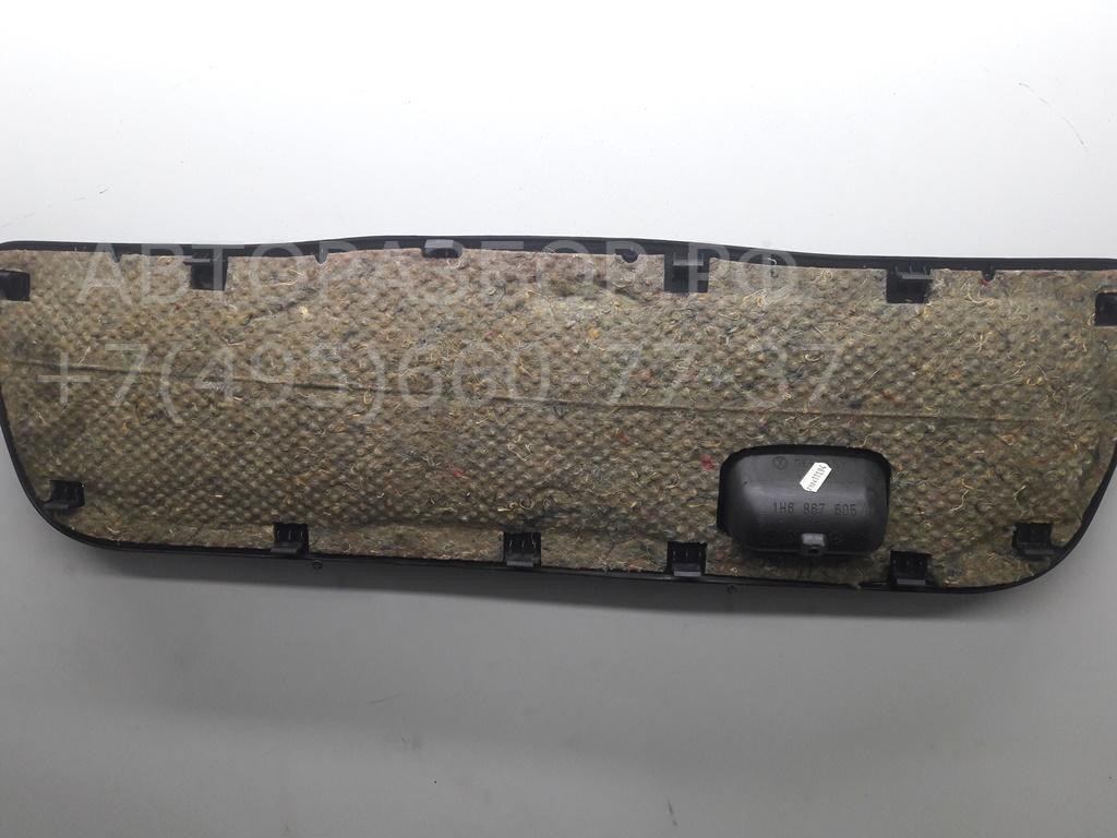 Обшивка крышки багажника