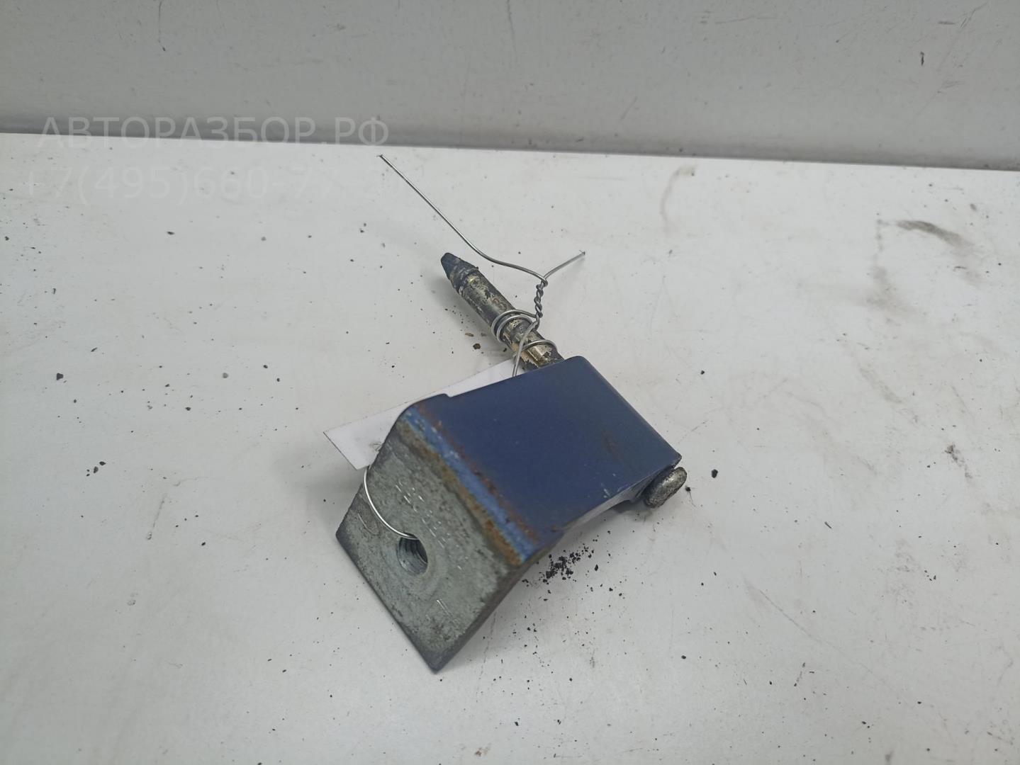 Петля крышки багажника