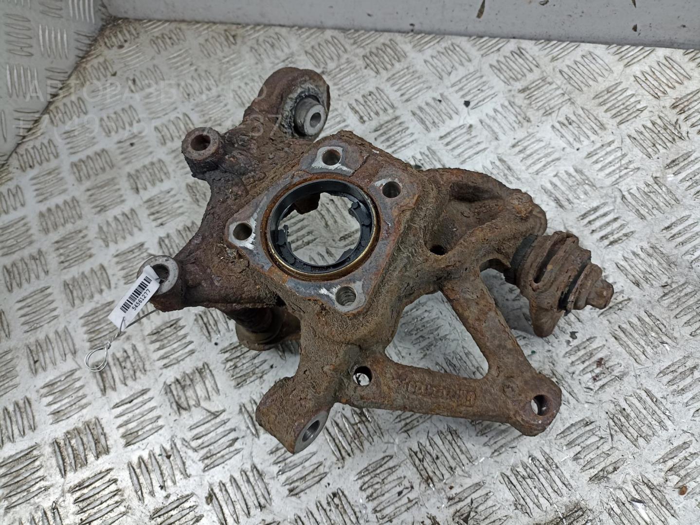 Кулак поворотный задний левый