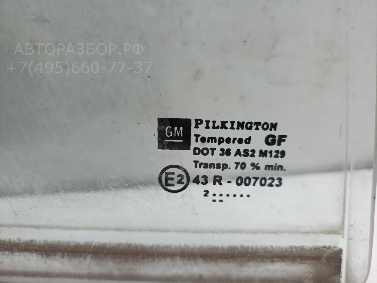 Стекло двери задней правой (форточка)