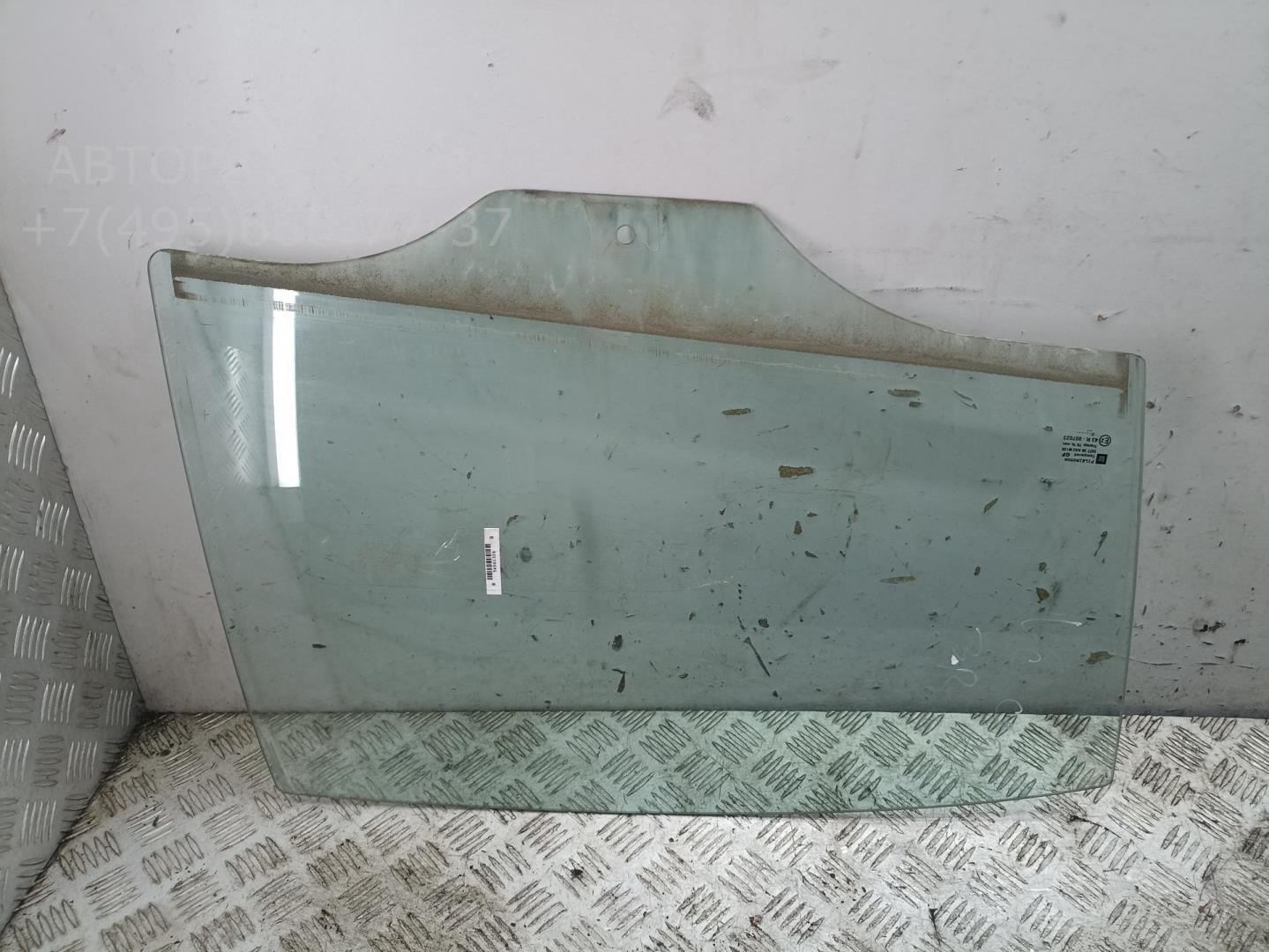 Стекло двери задней правой