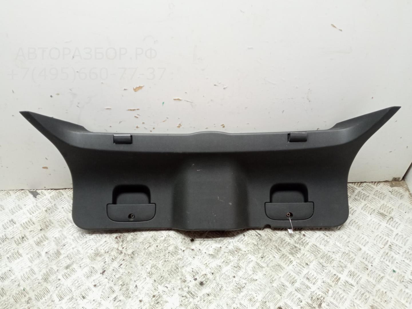 Обшивка крышки багажника