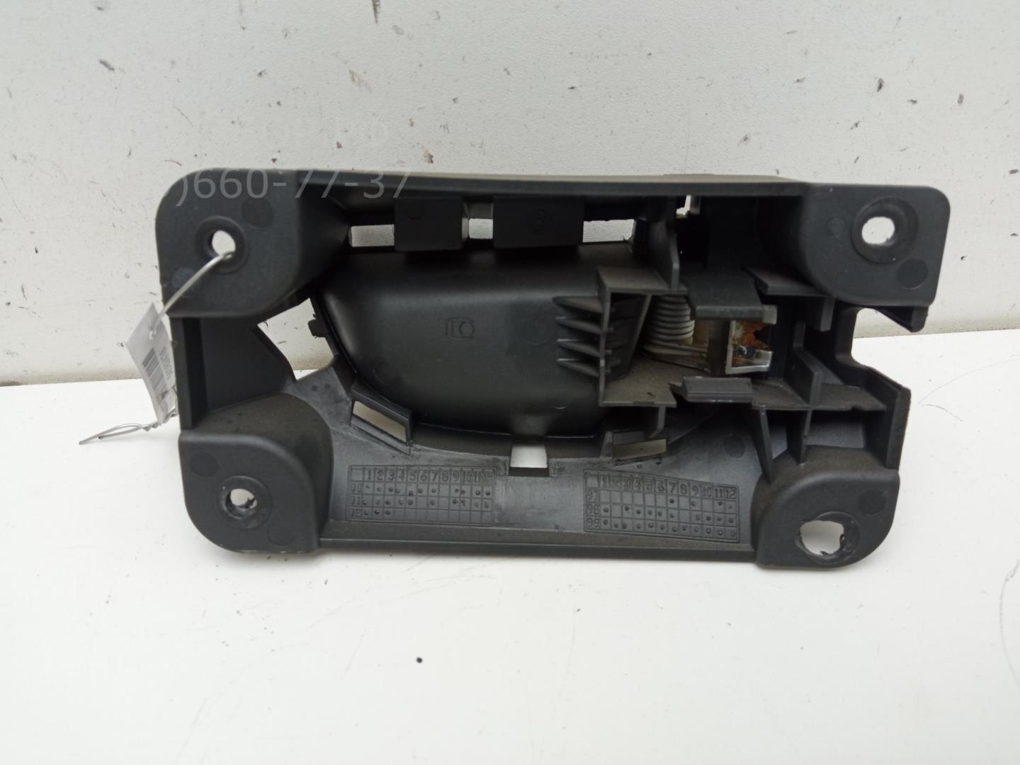 Ручка двери передней внутренняя левая