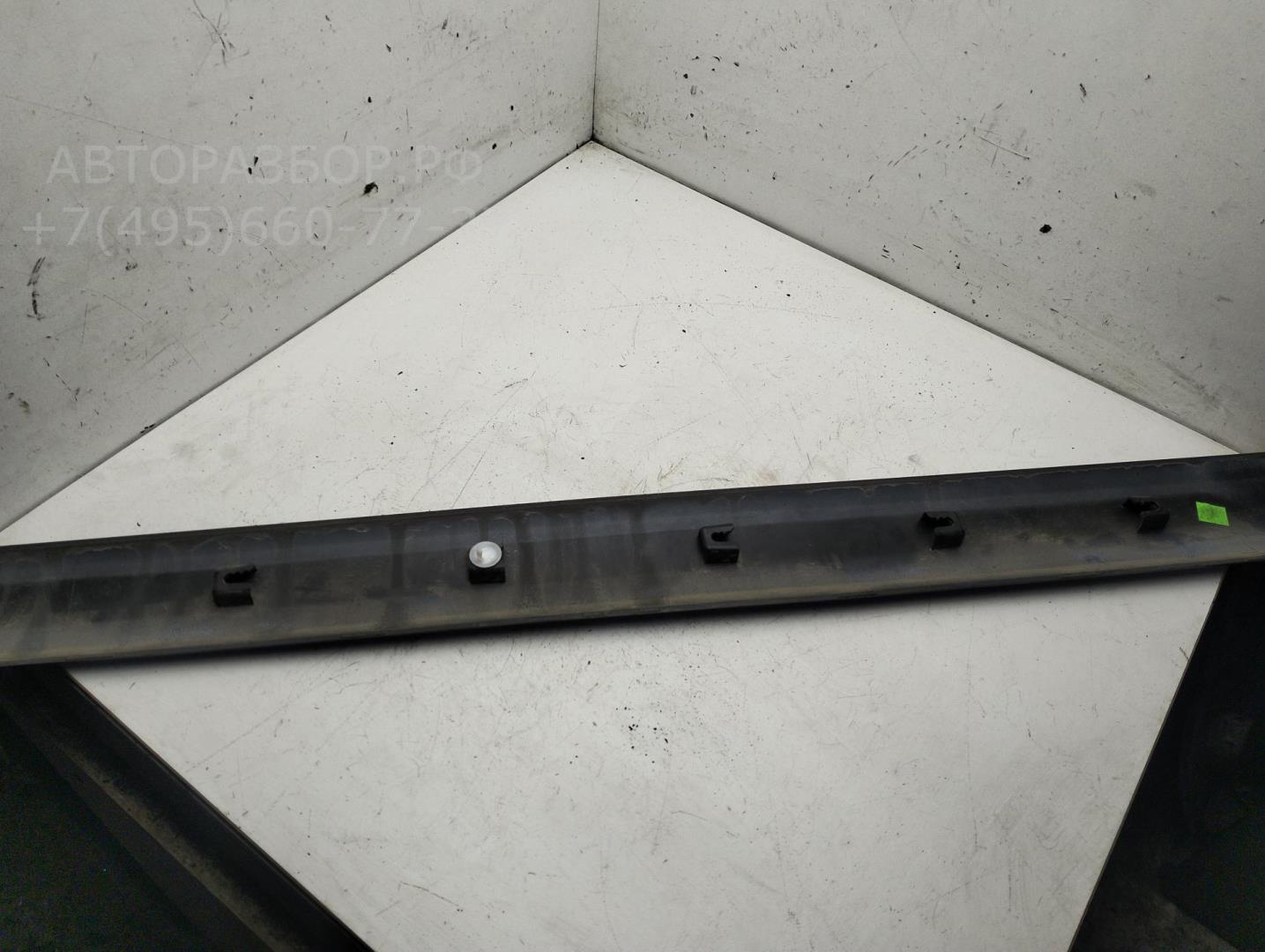 Накладка двери передней правой