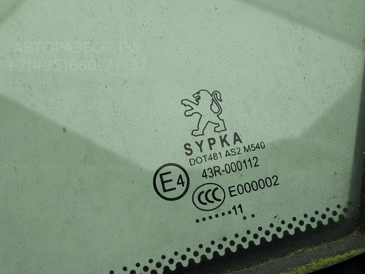 Стекло двери передней левой (форточка)