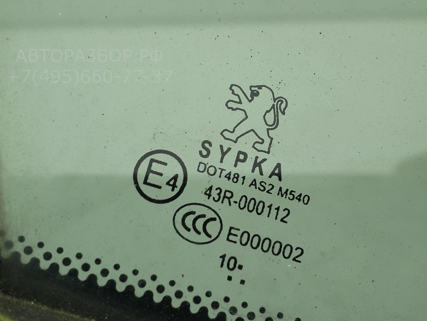 Стекло двери передней правой (форточка)