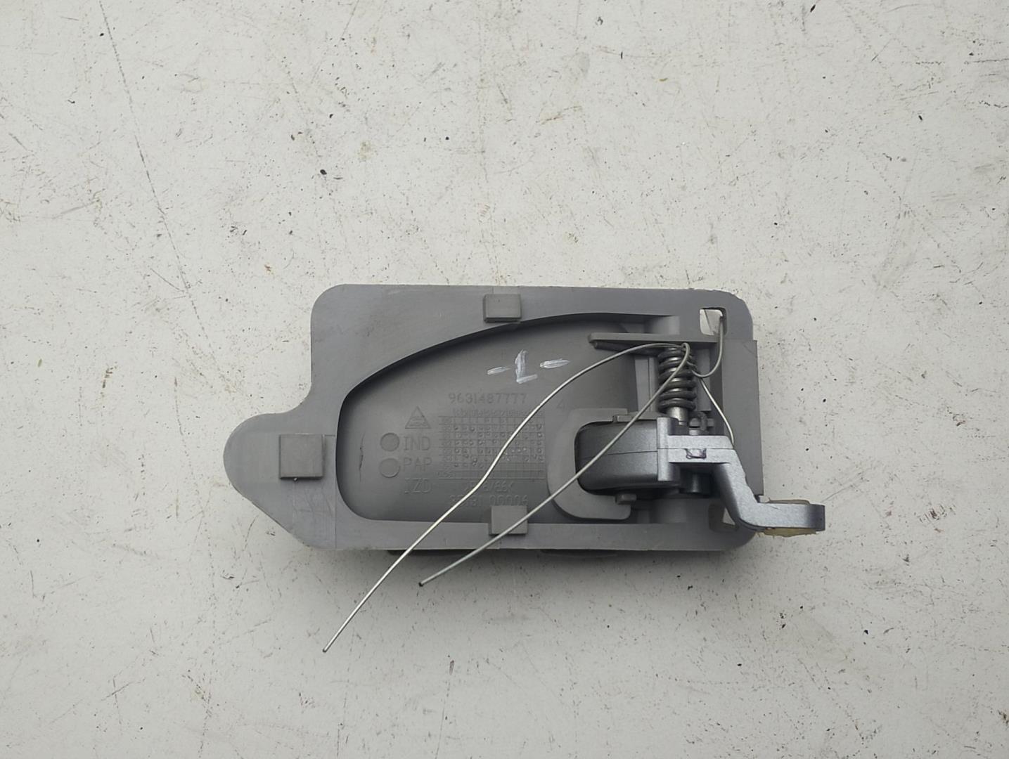 Ручка двери задней внутренняя левая