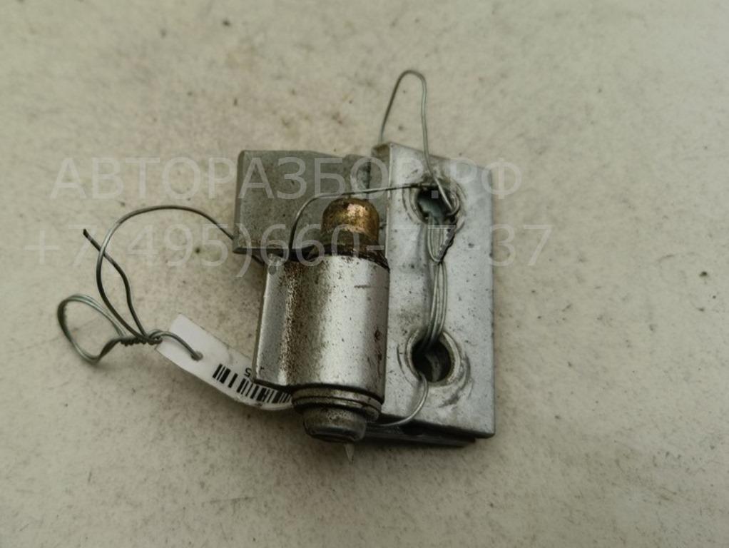 Петля двери