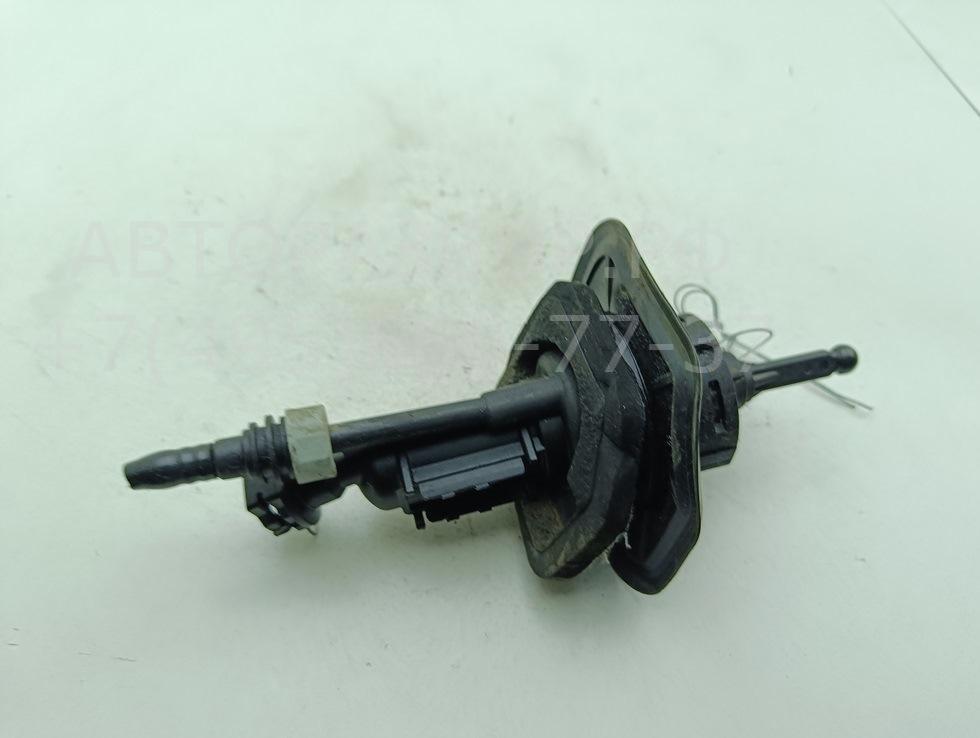 Цилиндр сцепления главный