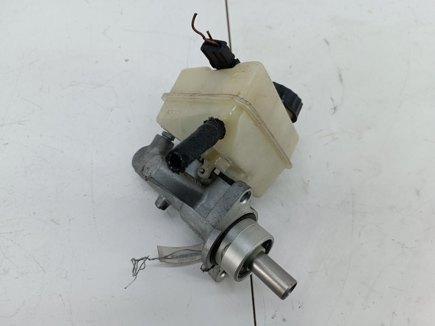 Цилиндр тормозной главный