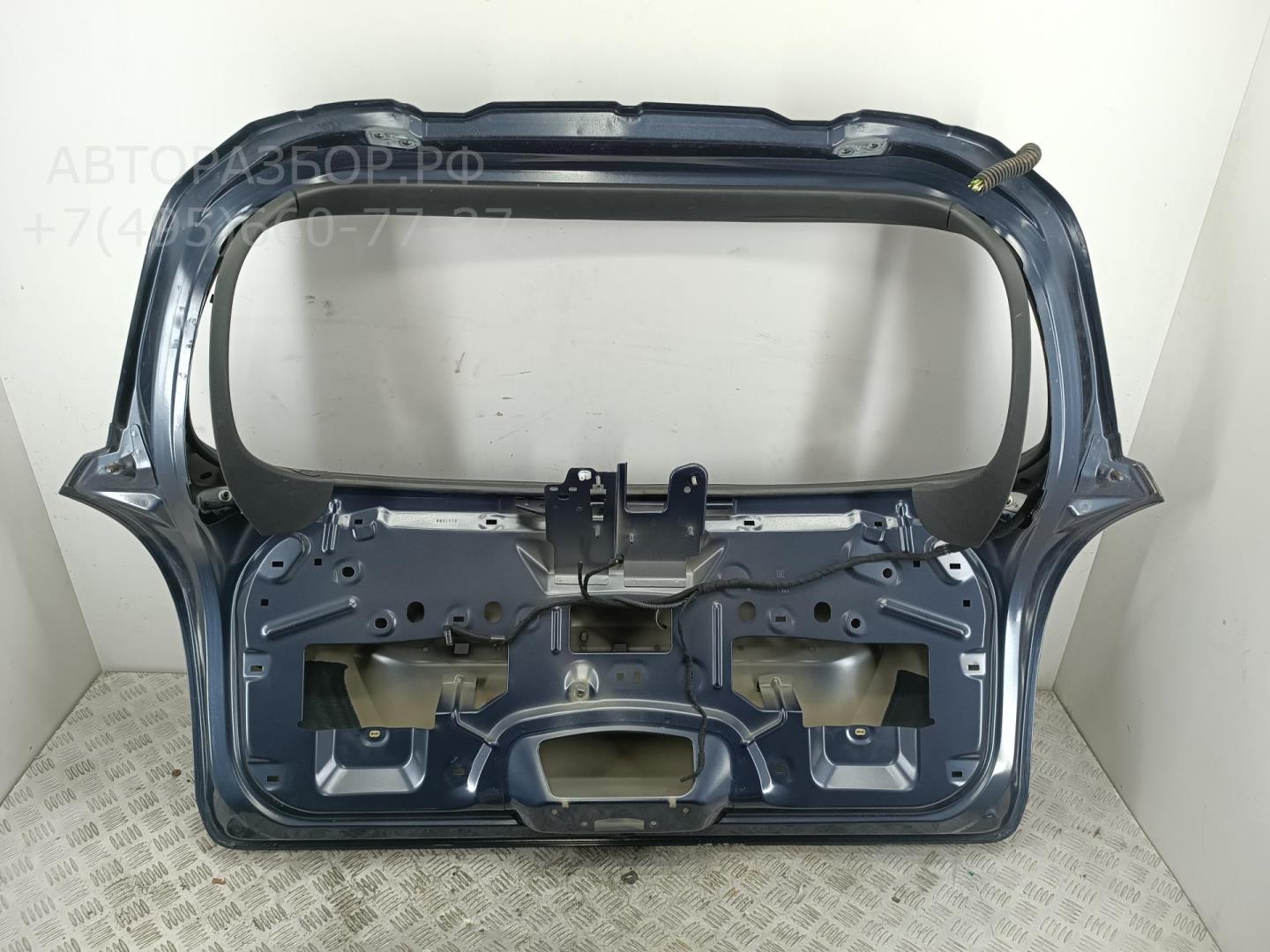 Дверь багажника