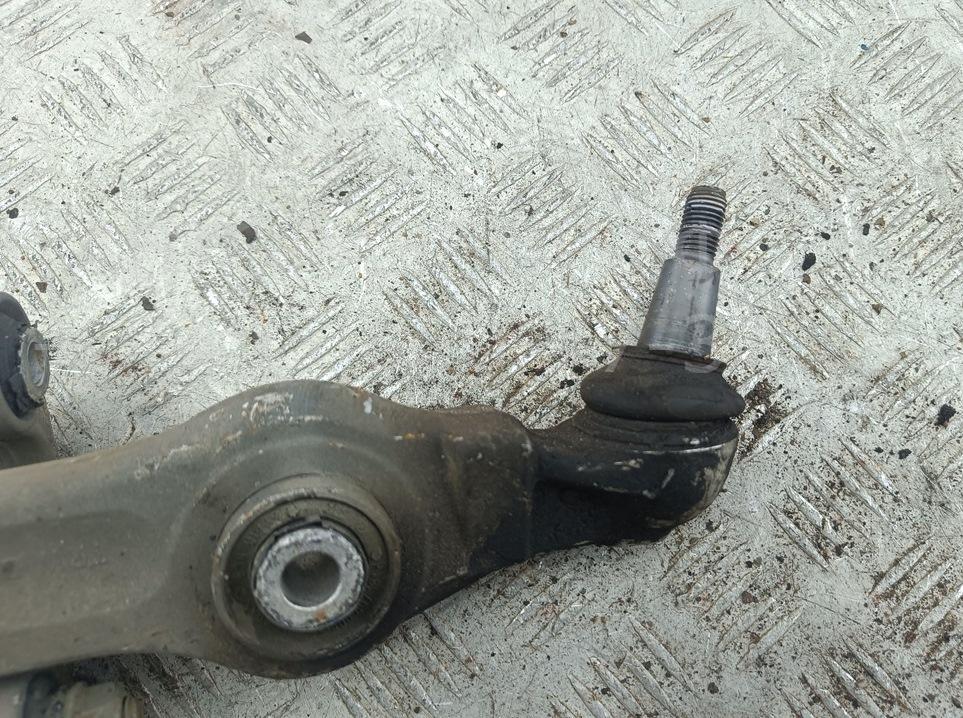 Рычаг передний правый