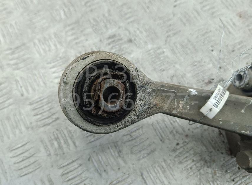 Рычаг передний правый