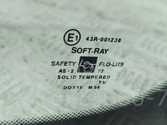 Стекло двери задней левой