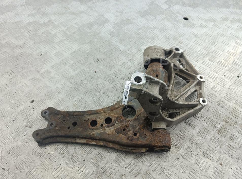 Рычаг передний правый