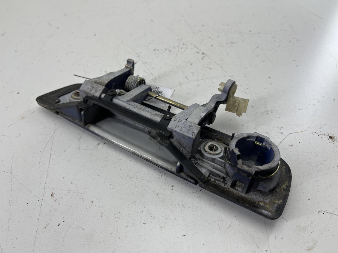 Ручка двери передней наружная правая