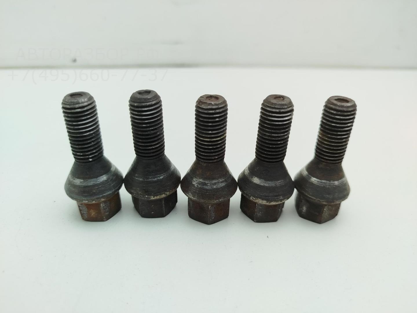 Болт колесный