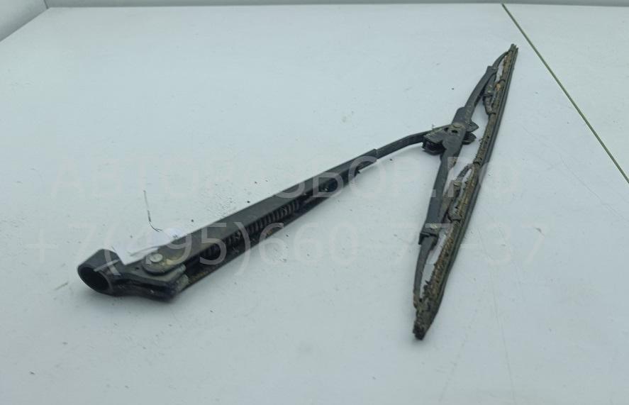 Поводок стеклоочистителя заднего