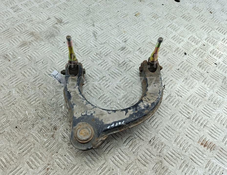 Рычаг передний правый