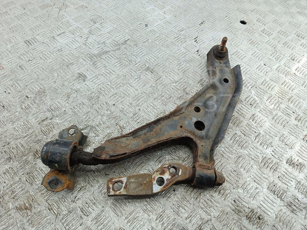 Рычаг передний левый