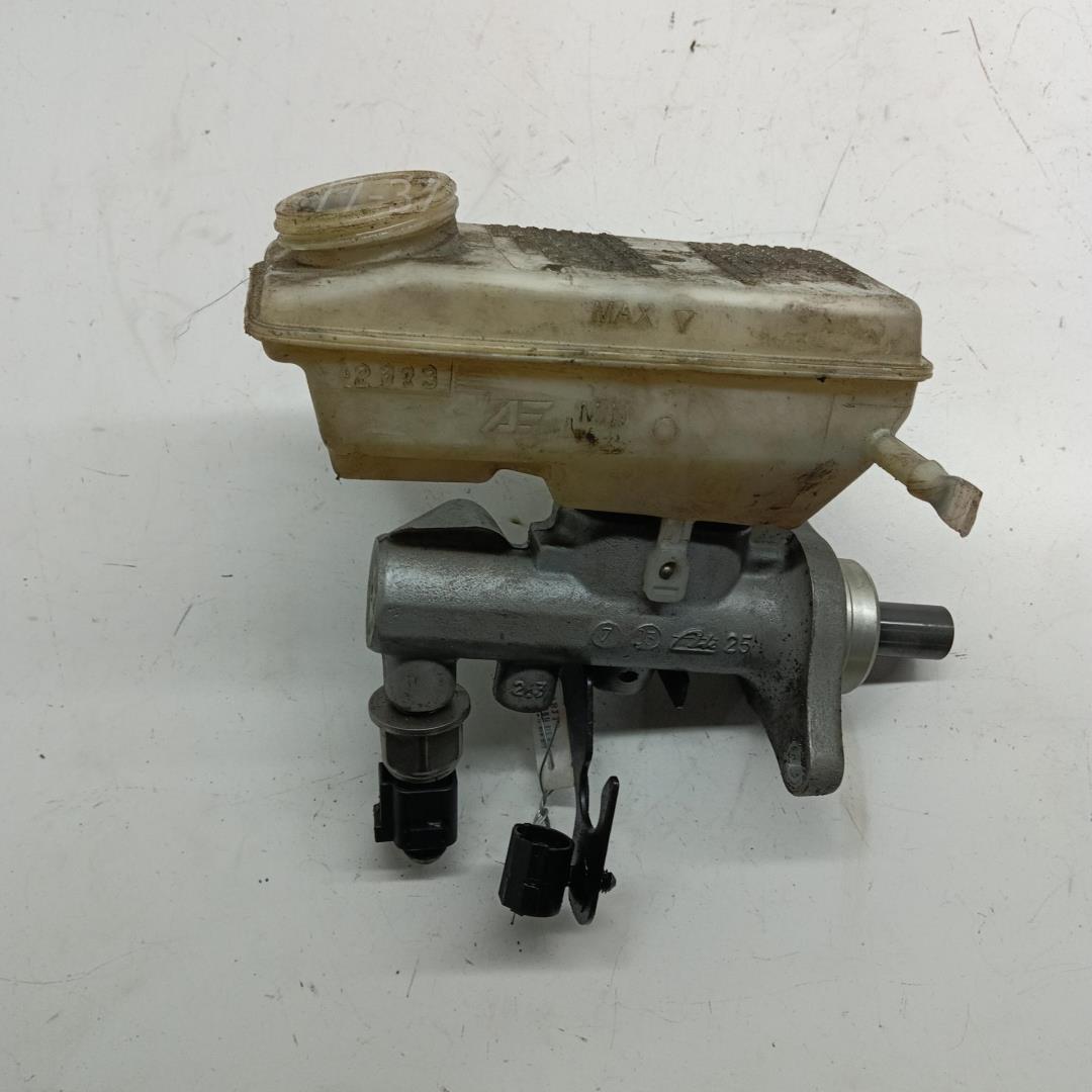 Цилиндр тормозной главный