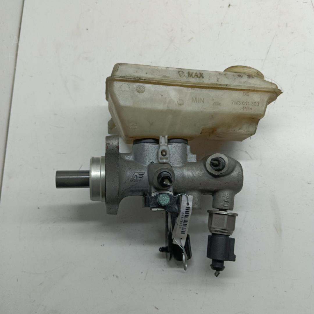 Цилиндр тормозной главный