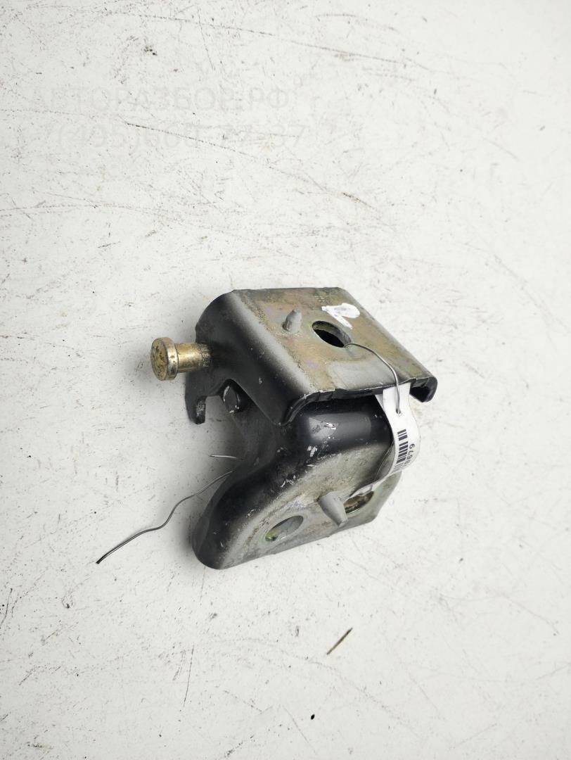 Петля двери